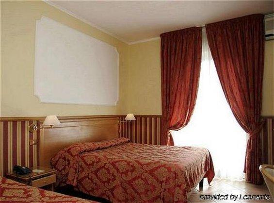 Hotel Leopardi Neapel Rum bild